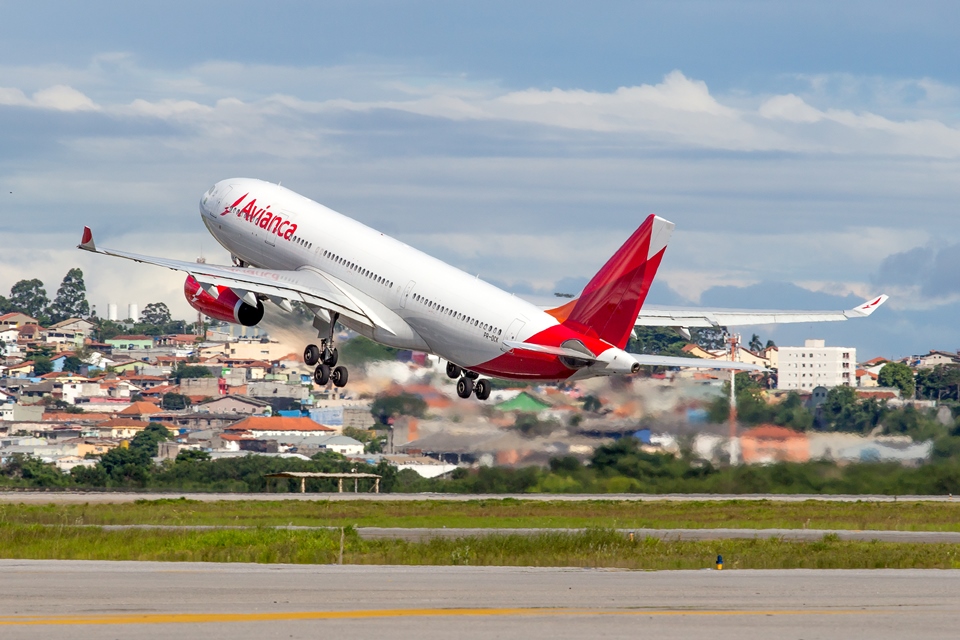 Decolagem do Airbus A330 da Avianca