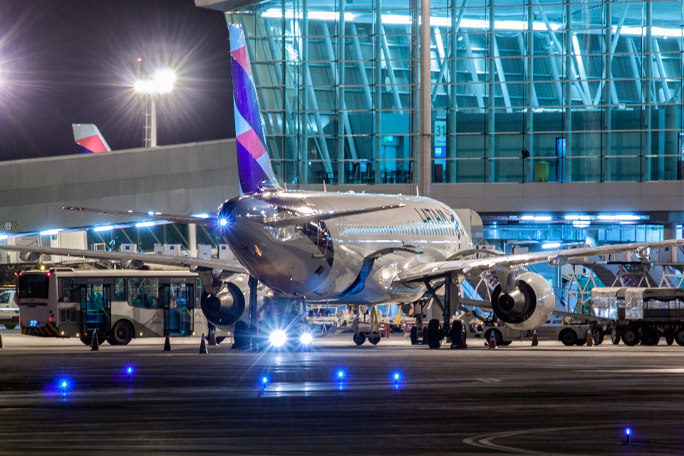 Olhar Noturno do A320 da LATAM