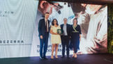 Jerome Cadier, CEO da Latam, Suely Frota Bezerra e equipe vencedora do Prêmio Especial Asas do Bem – Responsabilidade Social