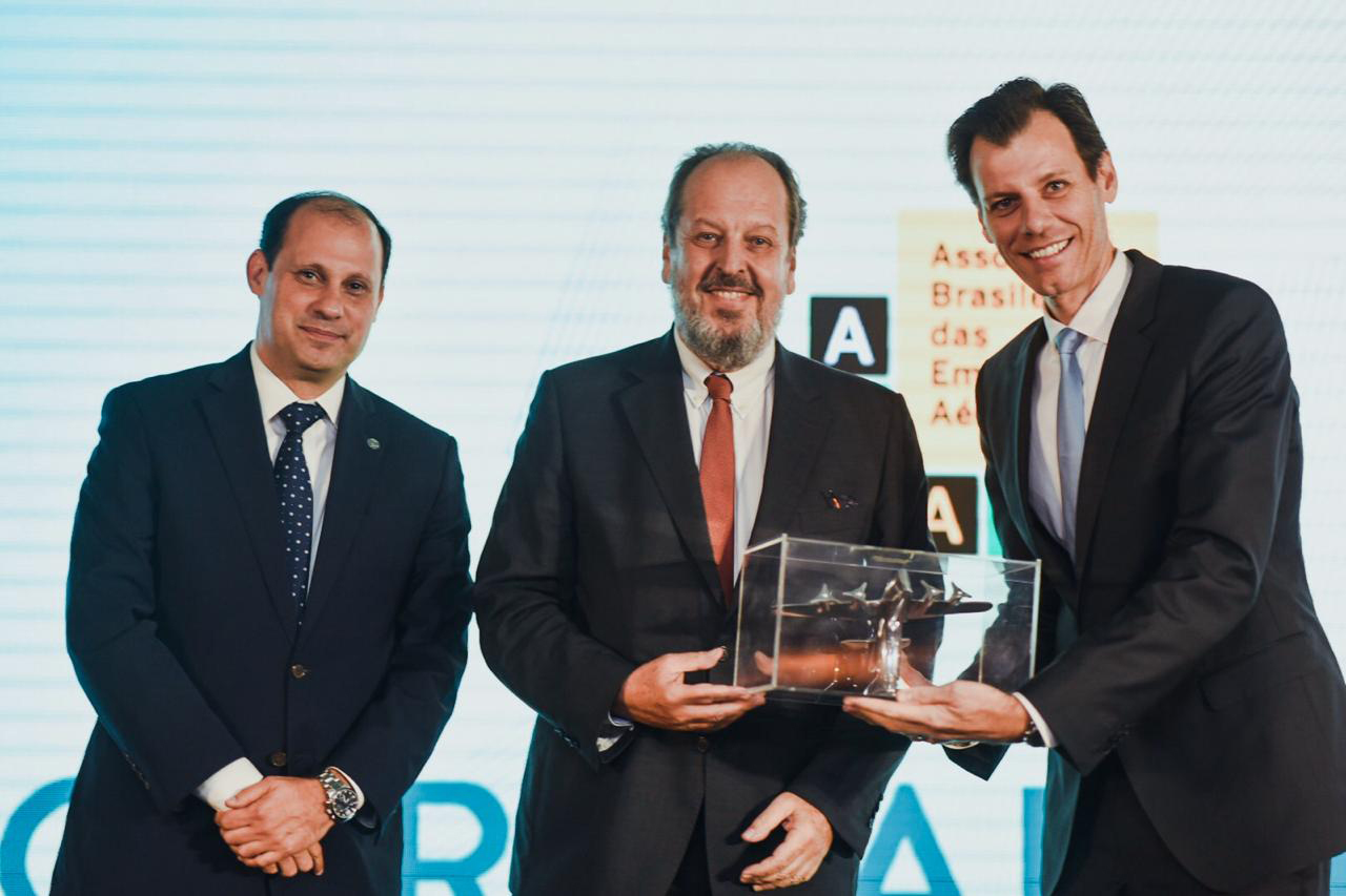 José Ricardo Botelho, Diretor-Presidente da Anac, Eduardo Sanovicz, presidente da ABEAR, e Ronei Saggioro Glanzmann, Secretário Nacional de Aviação Civil